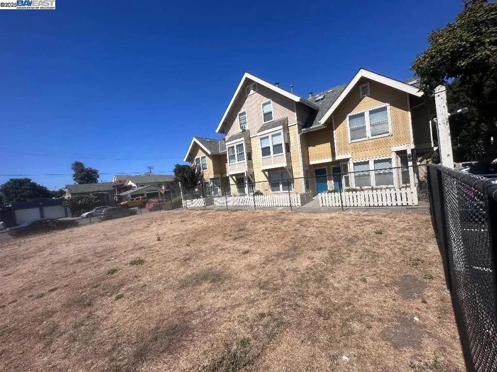 1021 Santa Ines Ct, Oakland, California 94601 home-pic-4